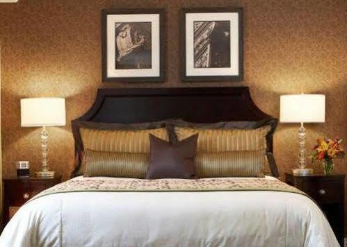 The Clarke Hotel Waukesha Kamer foto